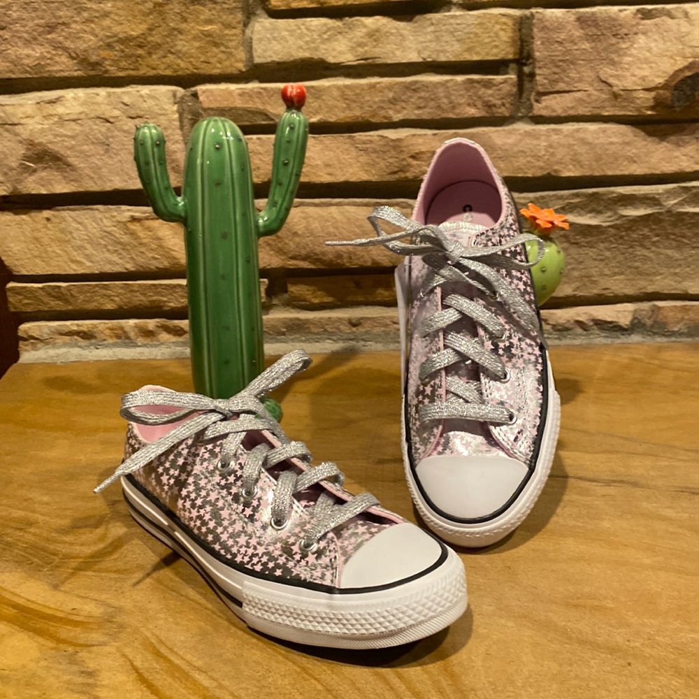 MOVING SALE: NWOB Converse CTAS OX Sneakers 👟!